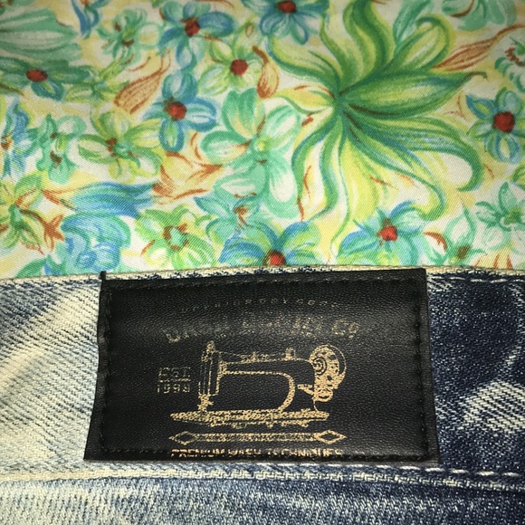 Men dash distress jean shorts - Picture 7 of 7